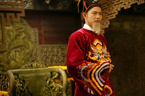Chúa Trịnh - Nguyễn mặc chung long bào?