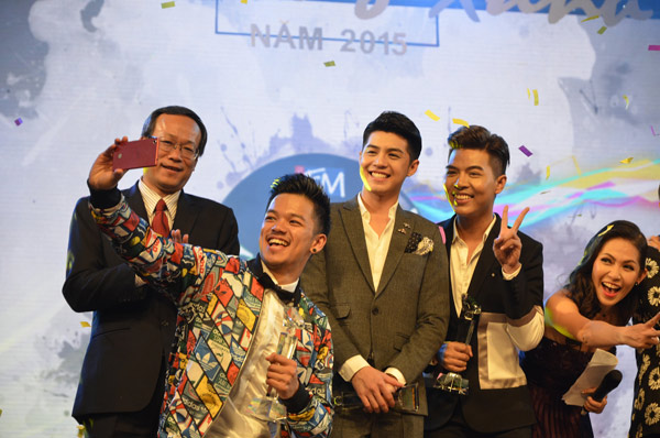 Sơn Tùng, Tiên Tiên đoạt 3 giải Làn Sóng Xanh 2015