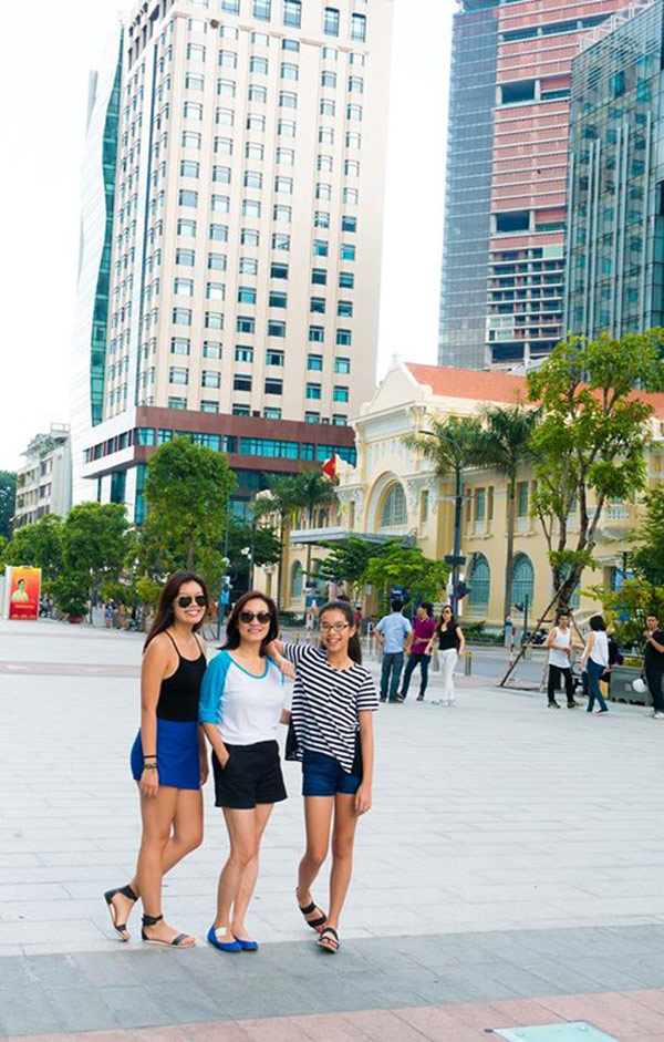 Quang Minh, Hồng Đào bất ngờ đưa 2 con gái về Việt Nam