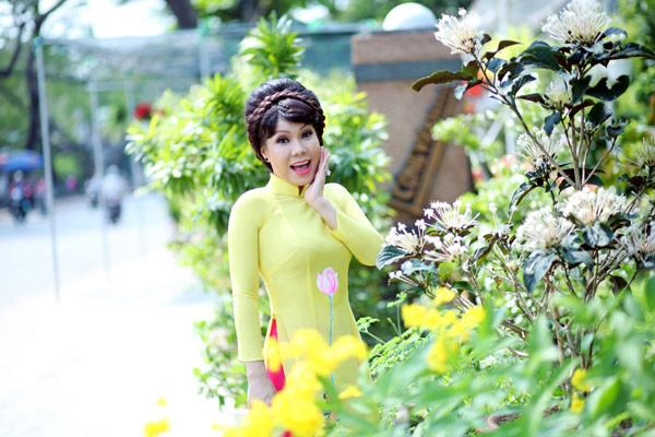 Việt Hương là ngôi sao hài nữ sáng nhất năm qua