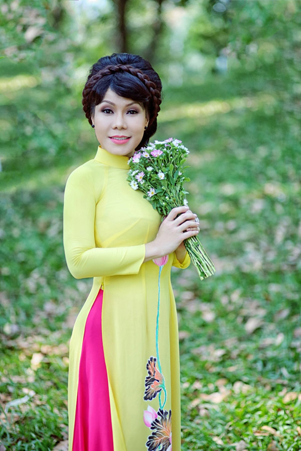 Việt Hương là ngôi sao hài nữ sáng nhất năm qua