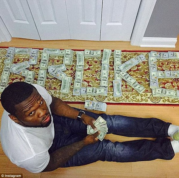 Rapper 50 Cent khốn đốn vì khoe ảnh chụp với tiền