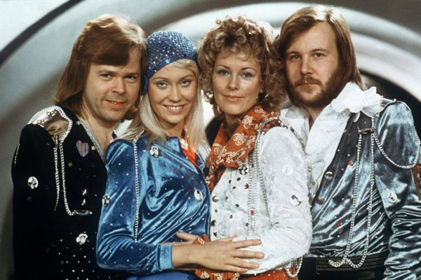 Nhóm ABBA tái xuất bên nhau